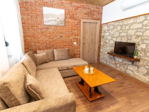 Roel Apartments Sarandë Buitenkant foto