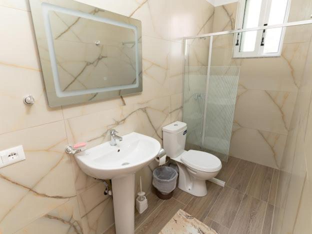 Roel Apartments Sarandë Buitenkant foto