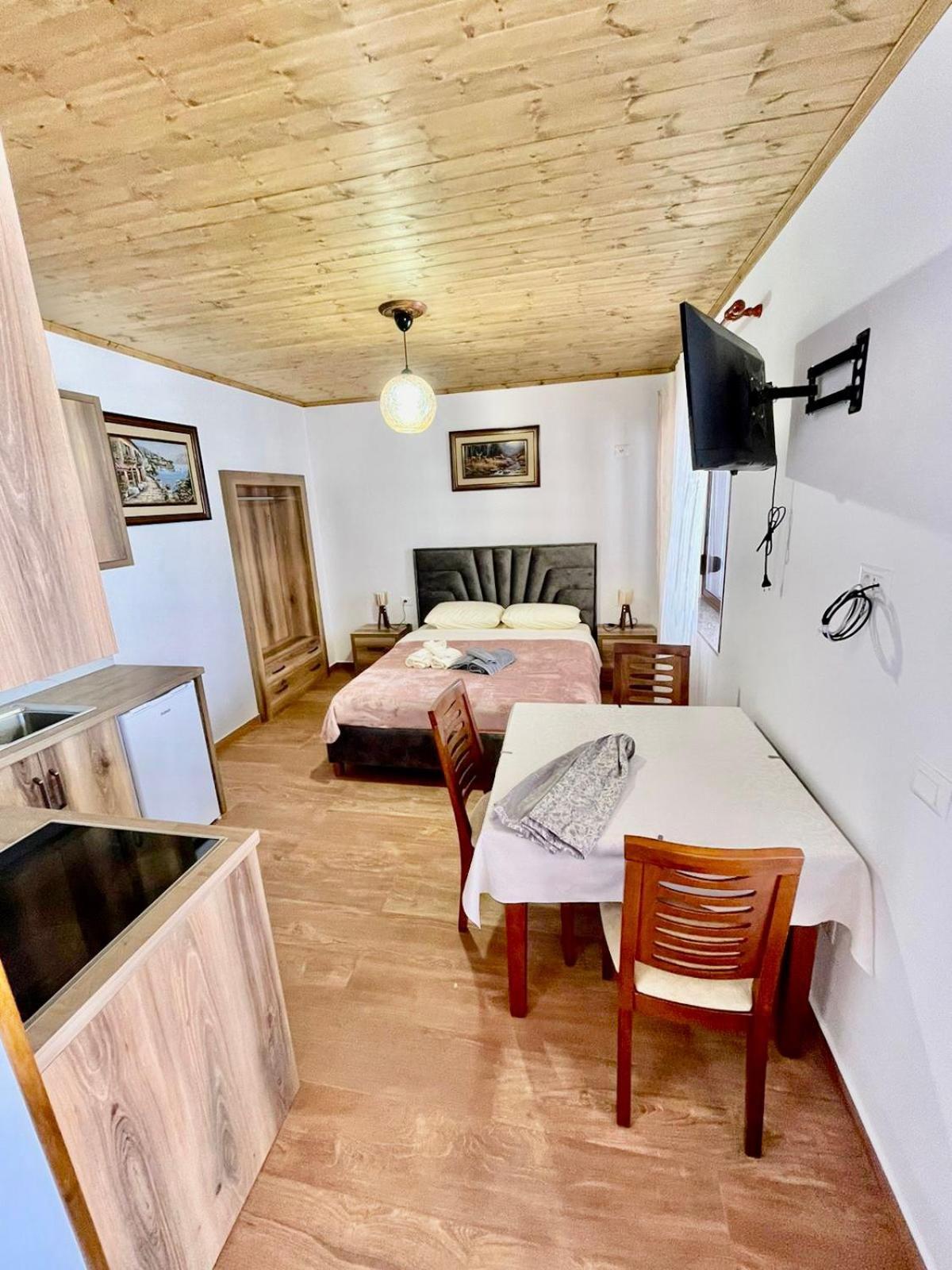 Roel Apartments Sarandë Buitenkant foto