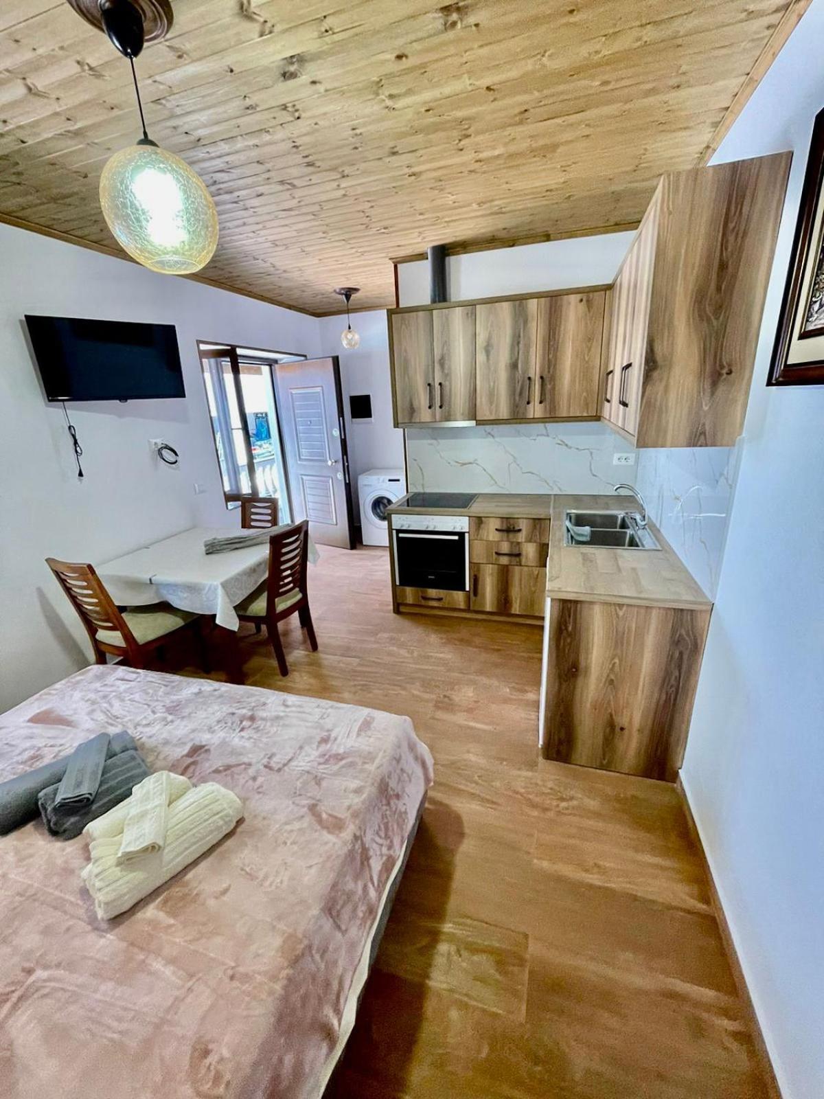 Roel Apartments Sarandë Buitenkant foto